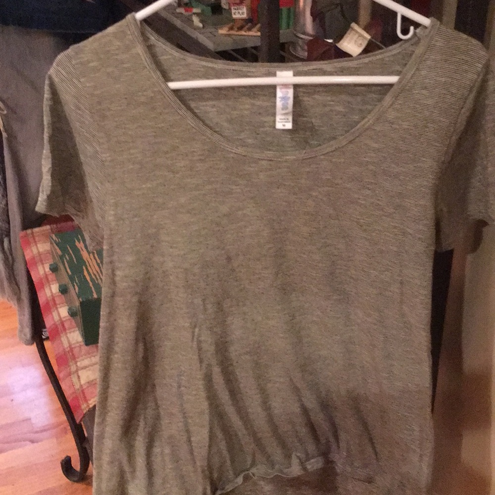 LuLaRoe classic tee size medium